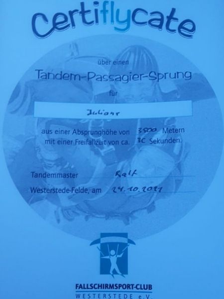 Das Certiflycate der Bloggerin Juliane über einen Tandemsprung aus 3600m Höhe mit ca. 36 Sekunden im freien Fall.